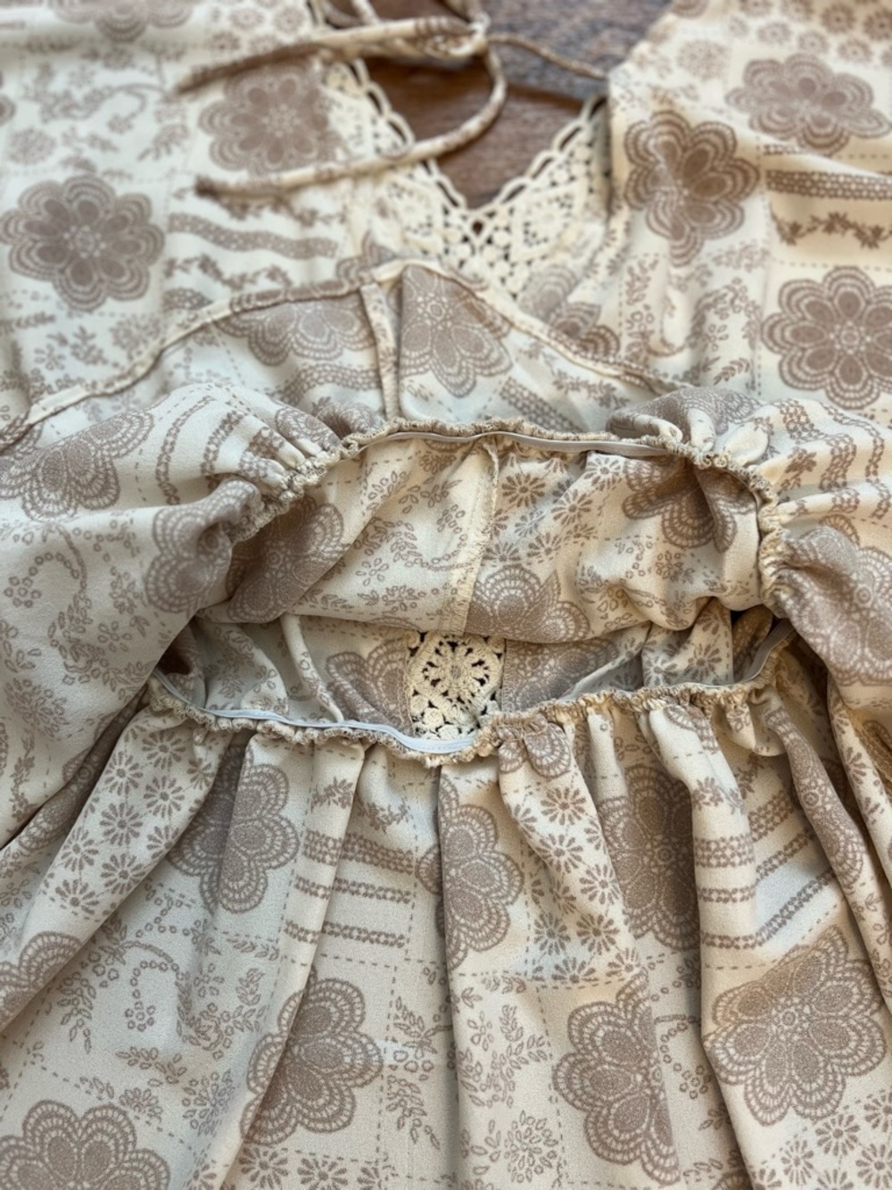 Daytrip Buckle Ivory Tan Boho Lace Peplum Top XS Buckle Floral Medallion Blouse - Picture 13 of 13